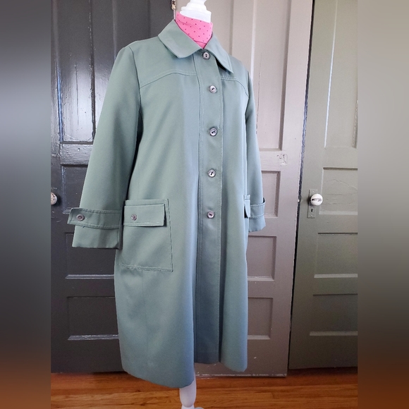 Forecaster of Boston Jackets & Blazers - Vintage Women's Forecaster of Boston Lined Long Green Trench Coat Sz 18